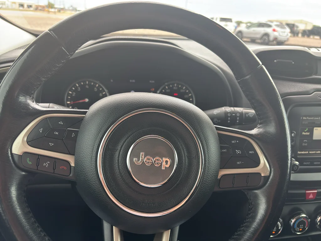 Used 2017 Alpine White Jeep Latitude image 18