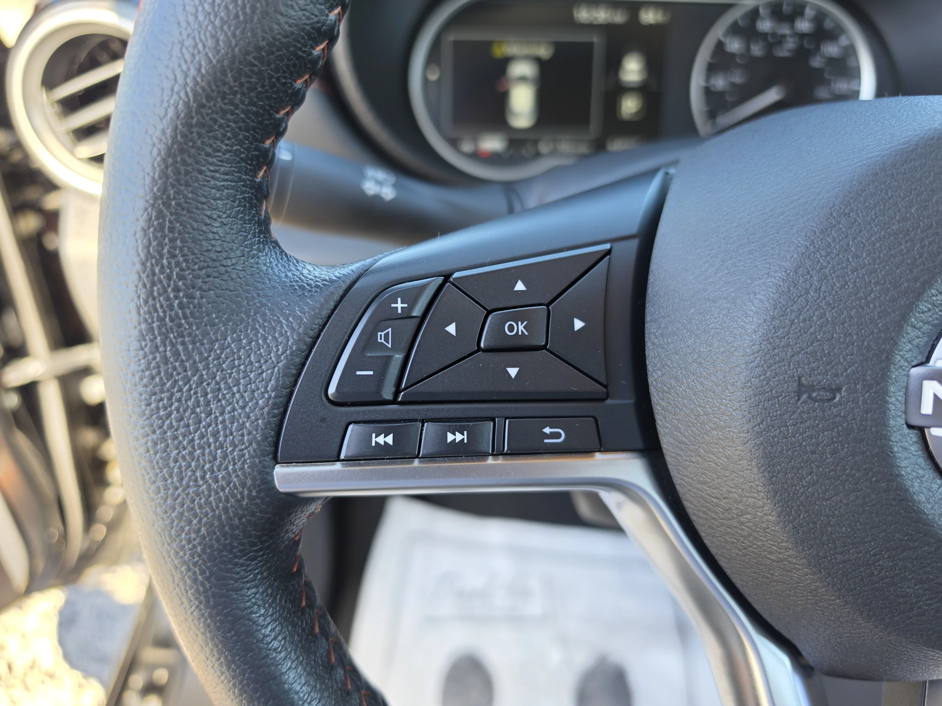 Used 2025 Super Black Nissan SR image 32