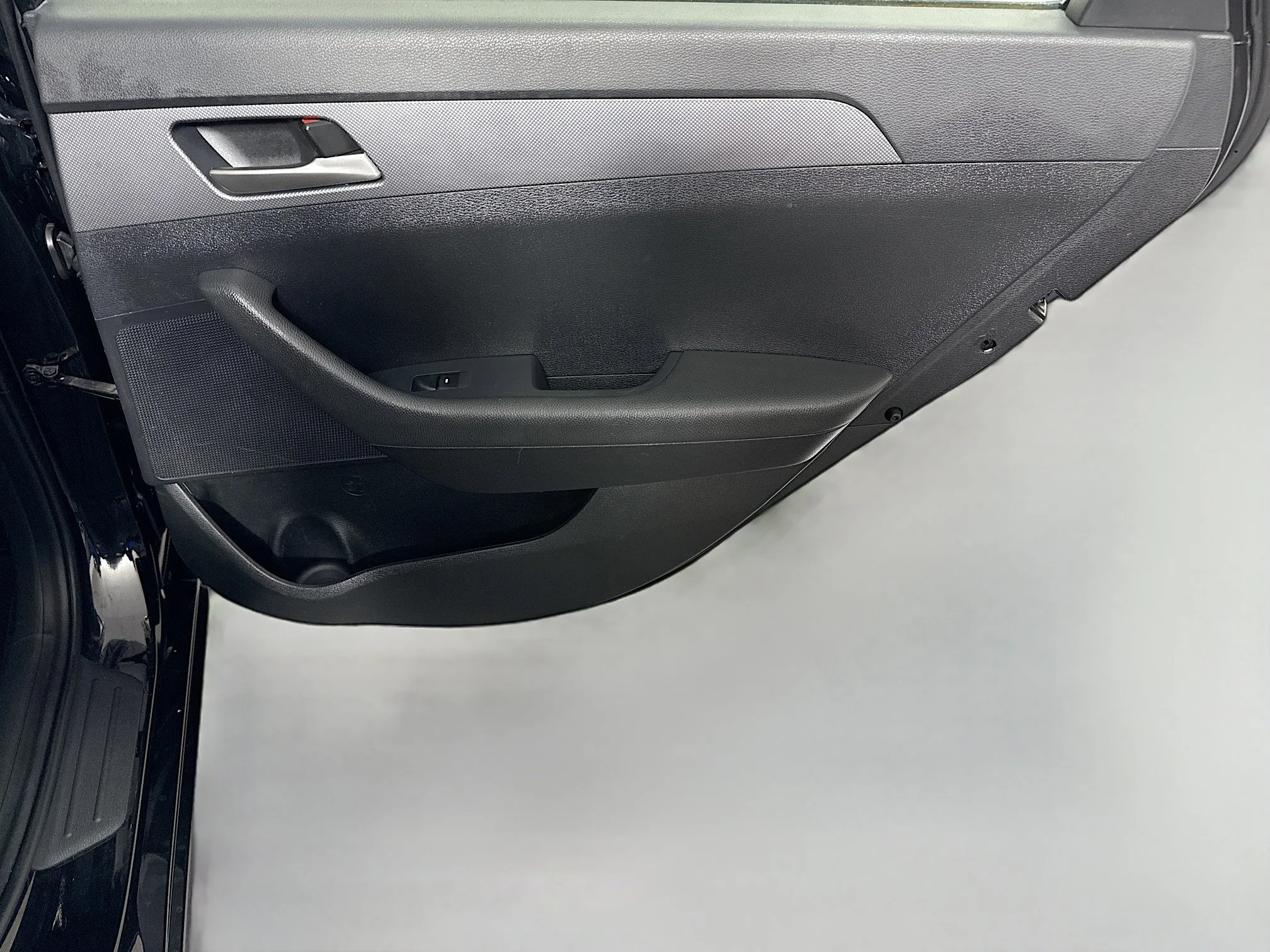 Used 2018 Phantom Black Hyundai SE image 23