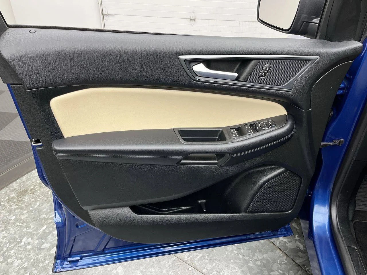Used 2023 Blue Ford SE image 5