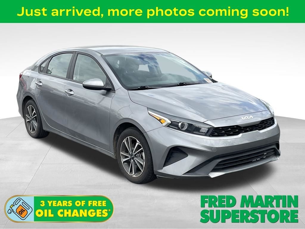 2024 Kia Forte LXS AT's photo