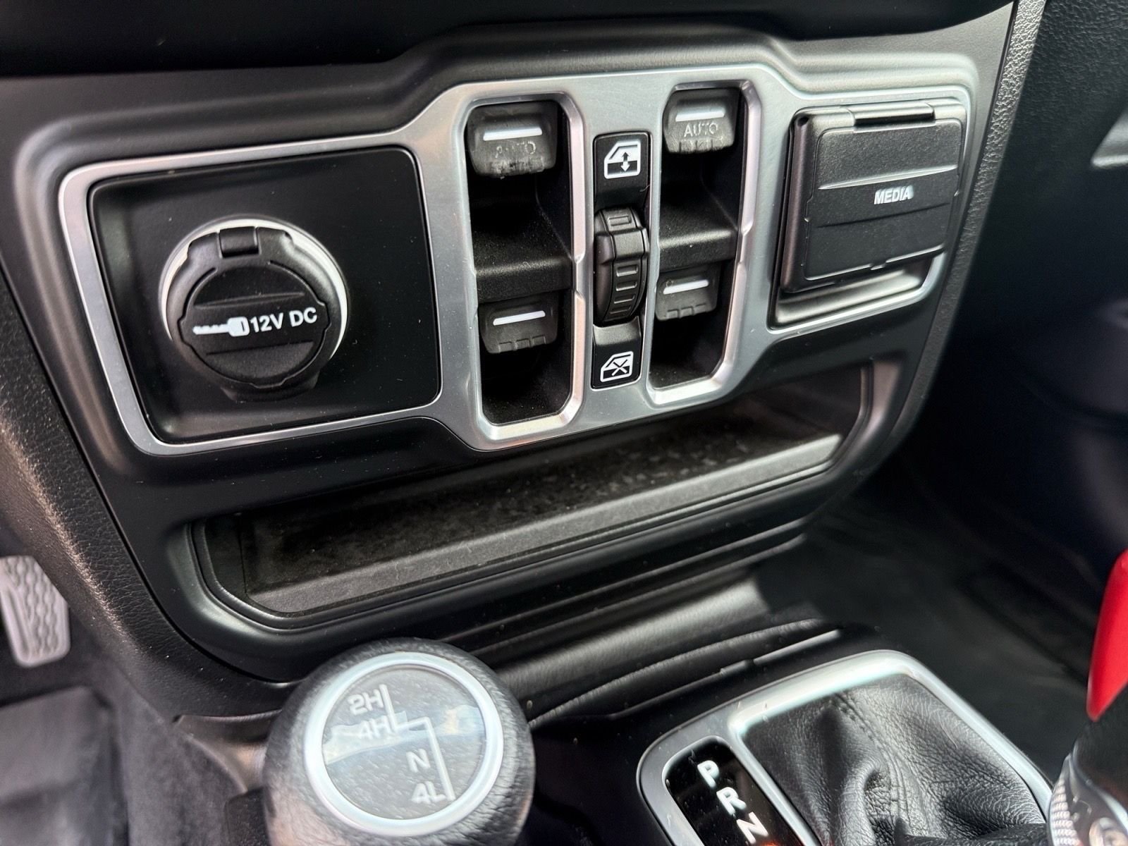 Used 2018 Crystal Metallic Jeep Unlimited Sport S image 22