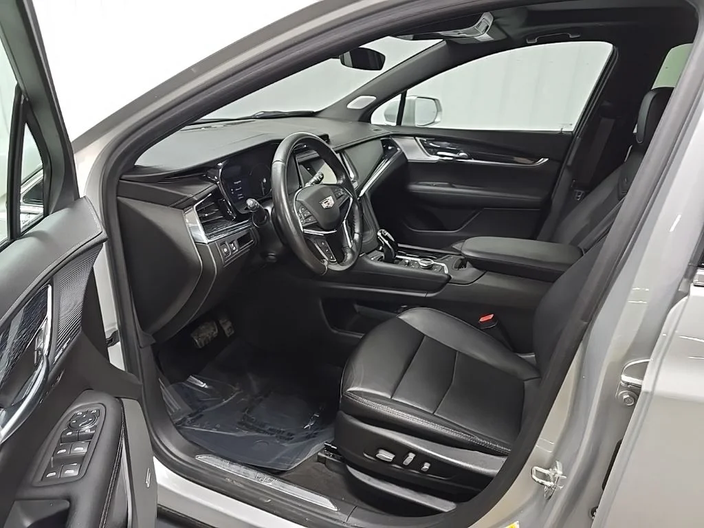 Used 2020 Silver Cadillac Premium Luxury image 29