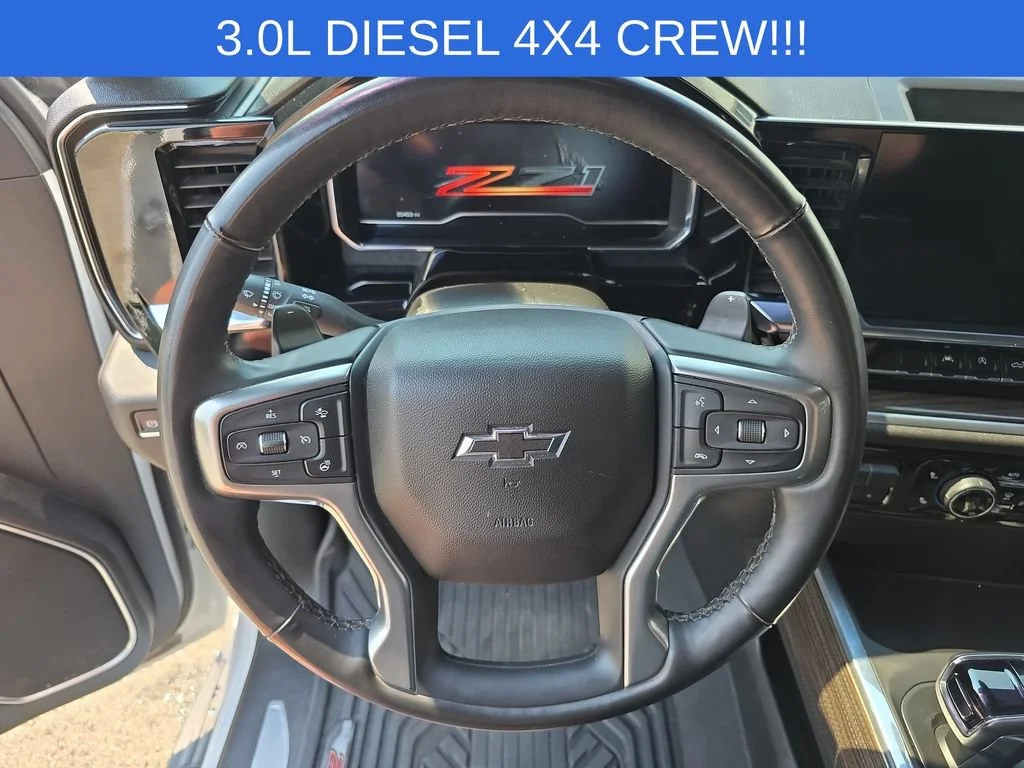 Used 2025 Summit White Chevrolet RST image 11