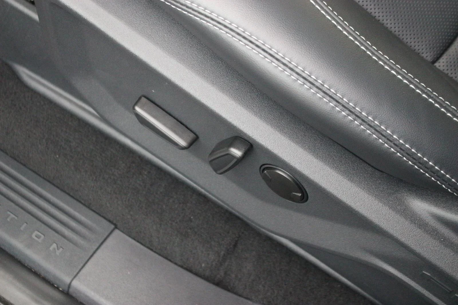 Used 2025 Black Ford Platinum image 19