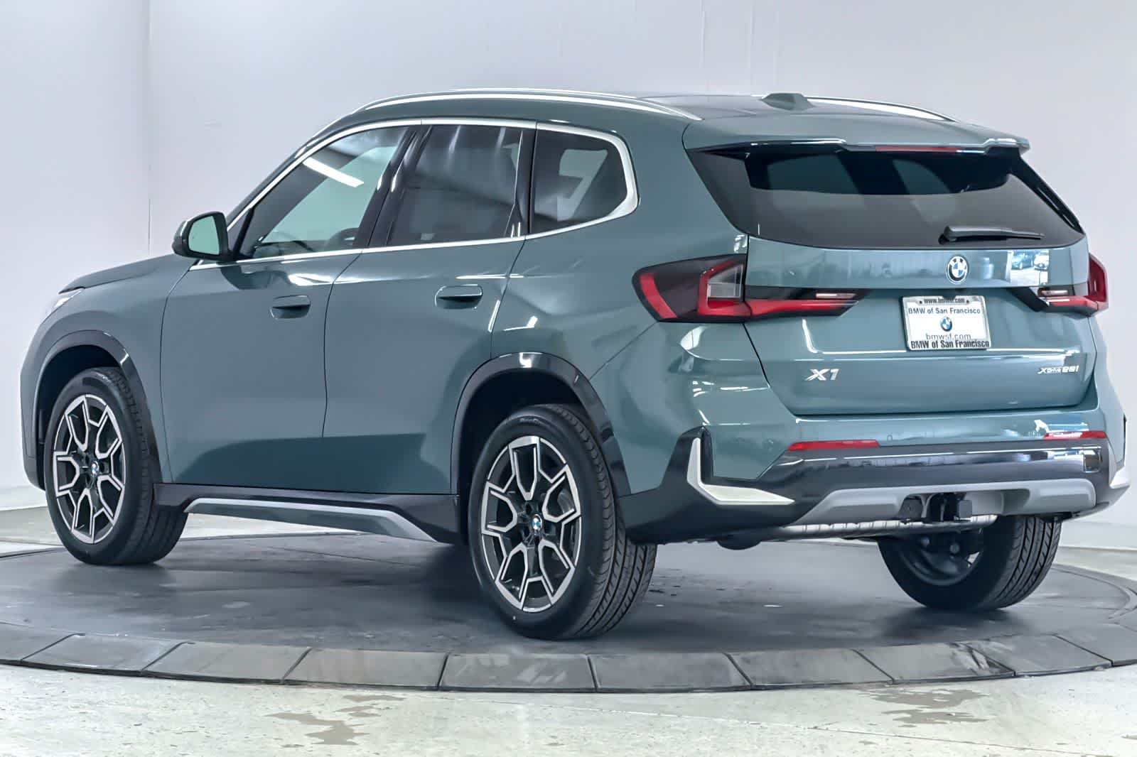 New 2026 Cape York Green Metallic BMW xDrive28i image 6