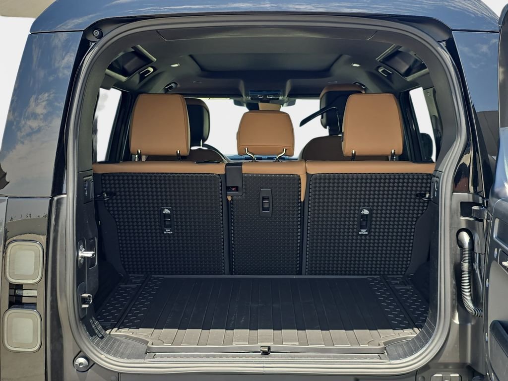 New 2026 Carpathian Grey Land Rover X-Dynamic SE image 12