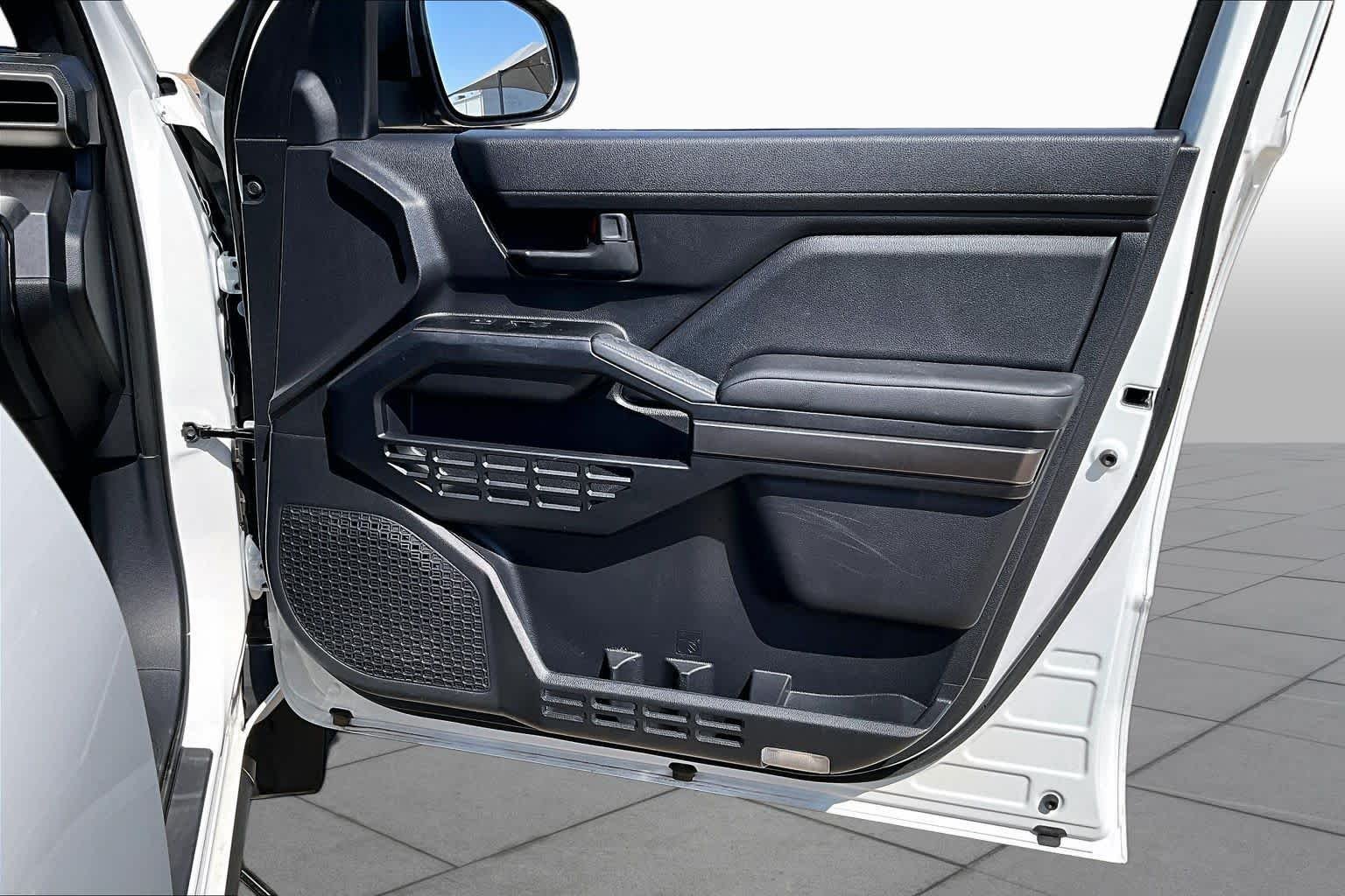 Used 2025 ICE CAP Toyota SR5 image 24