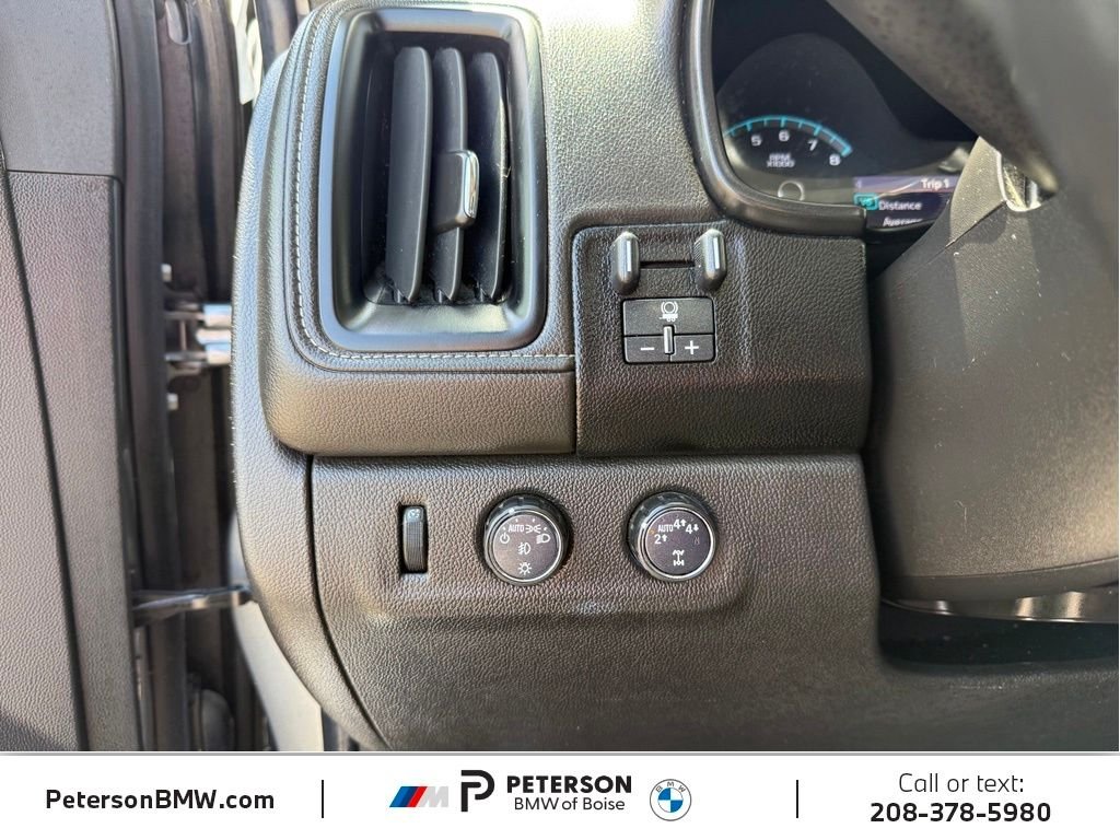 Used 2022 Gray GMC Denali image 29