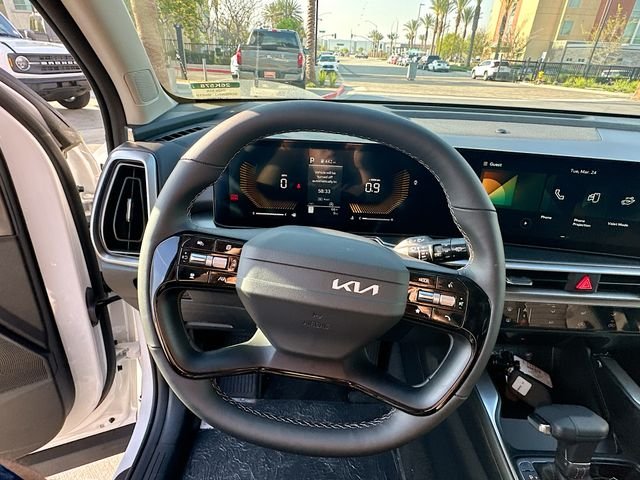 Used 2026 Glacial White Pearl Kia LX image 11
