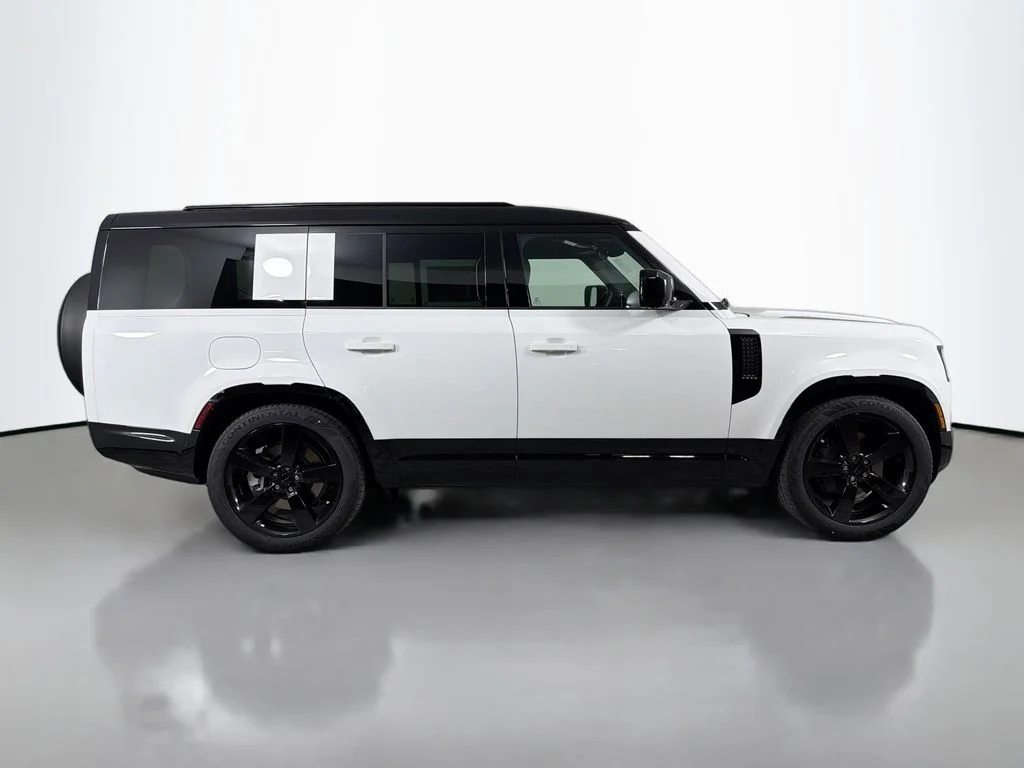 New 2026 Fuji White Land Rover X-Dynamic SE image 4