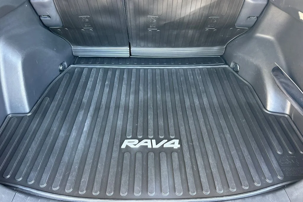 2025 Toyota RAV4 XLE Premium - Photo 17