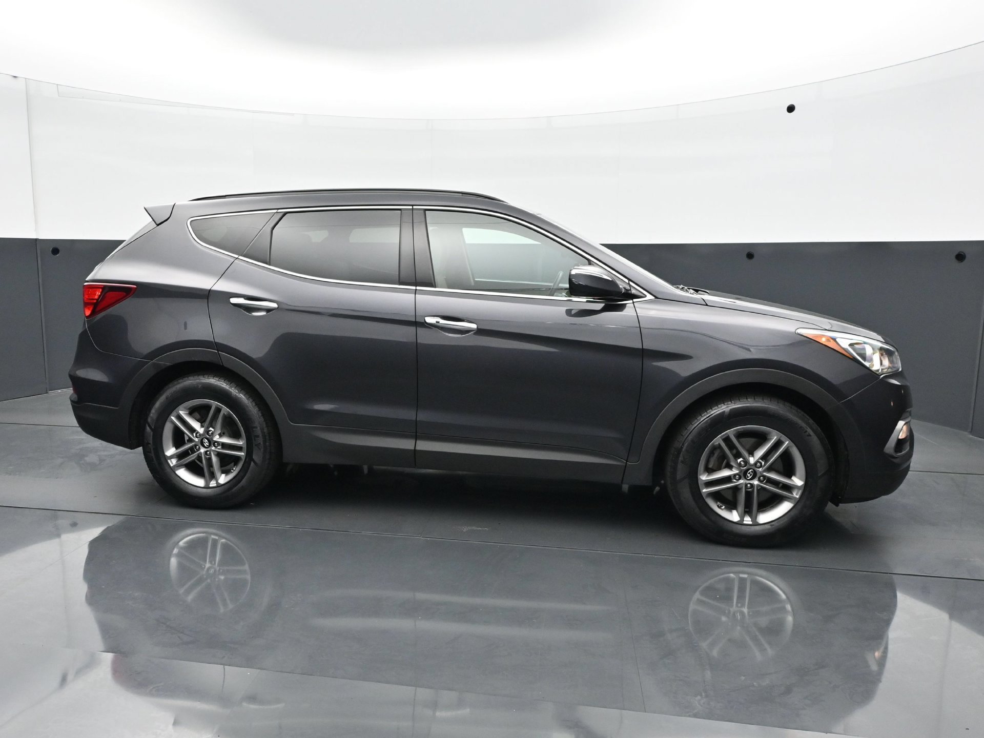 Certified Used 2018 Platinum Graphite Hyundai 2.4L Auto image 7