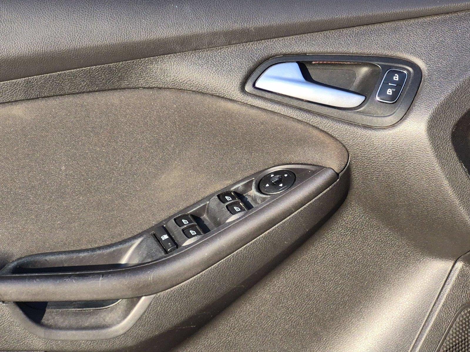 Used 2016 Shadow Black Ford SE image 15
