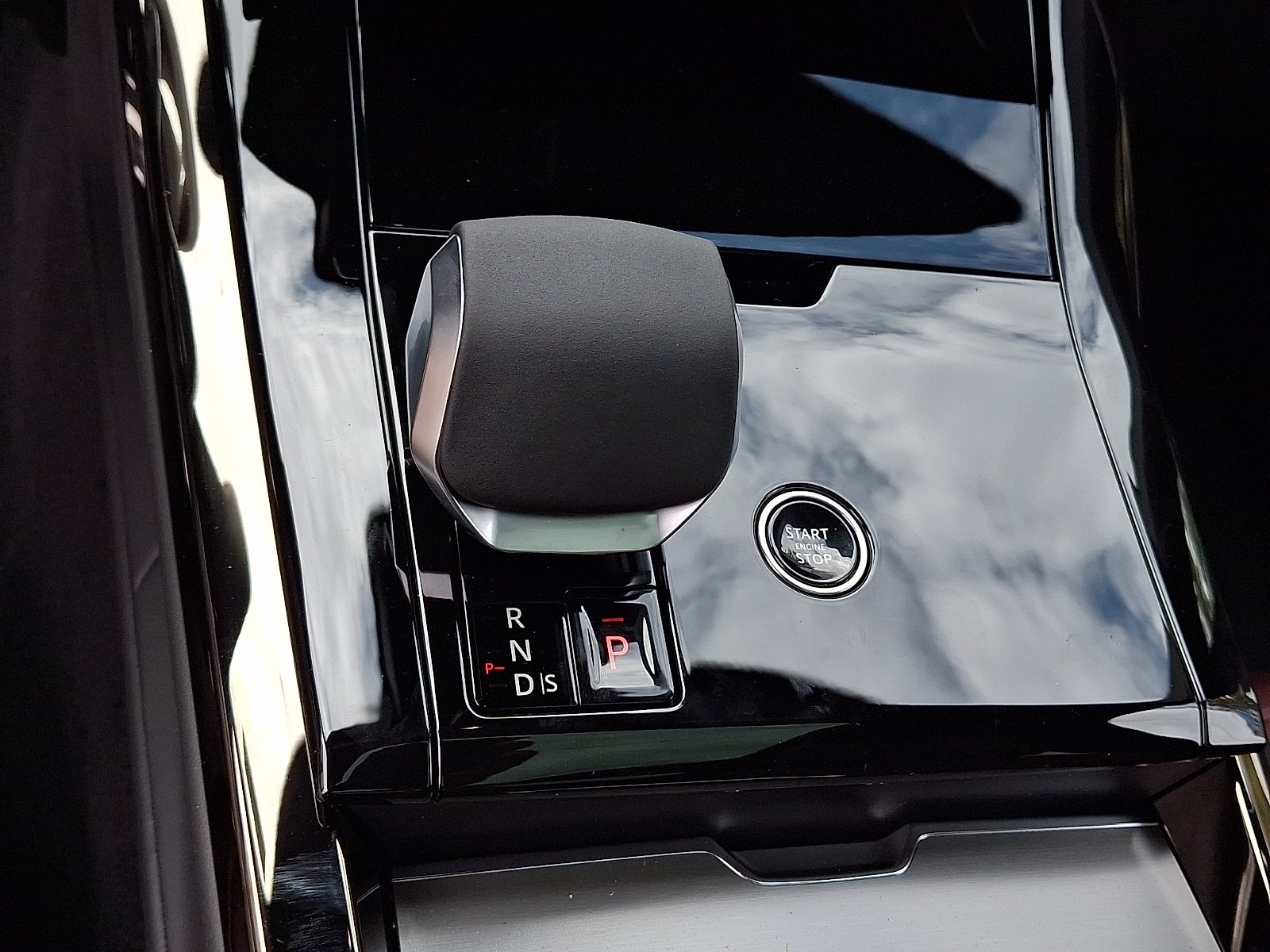 New 2026 Fuji White LAND ROVER Dynamic SE image 12
