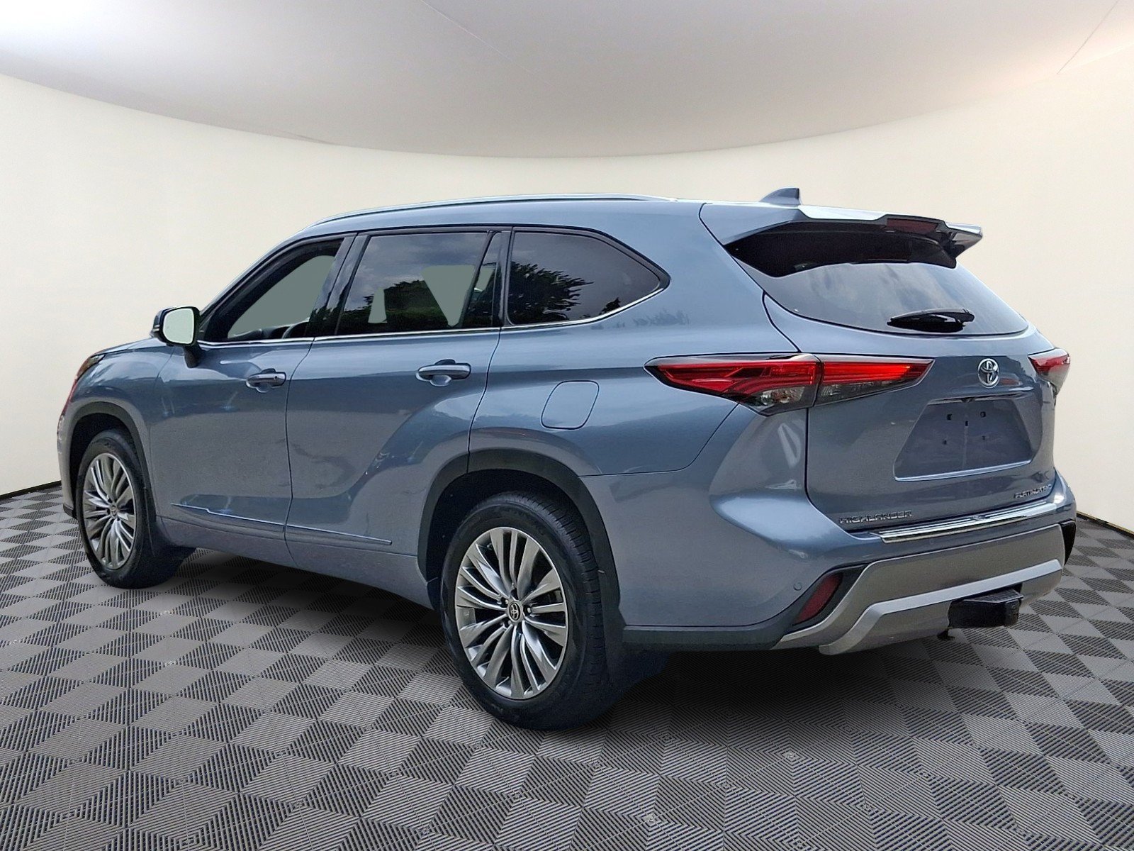 Used 2023 Moon Dust Toyota Platinum image 3
