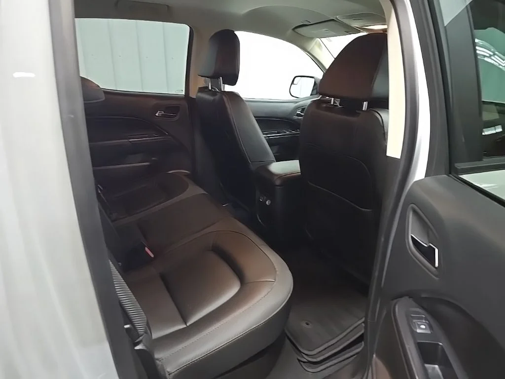 Used 2022 White GMC AT4 w/Leather image 17