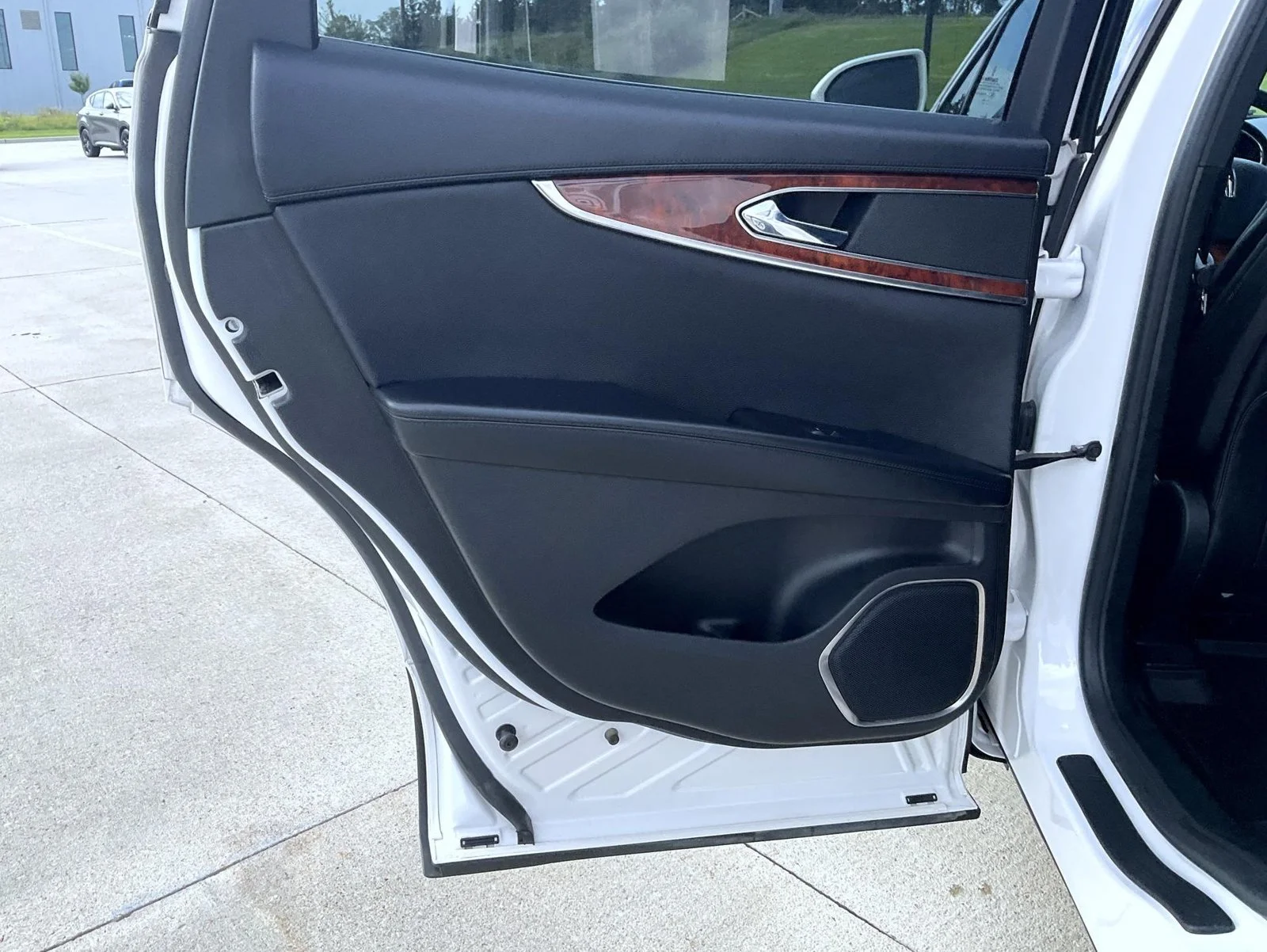 Used 2018 White Lincoln Reserve image 18
