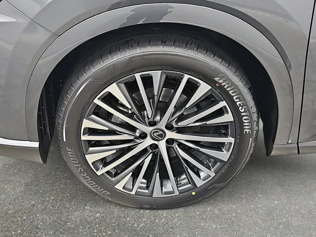 New 2026 Cloudburst Gray Lexus PREMIUM PLUS image 31