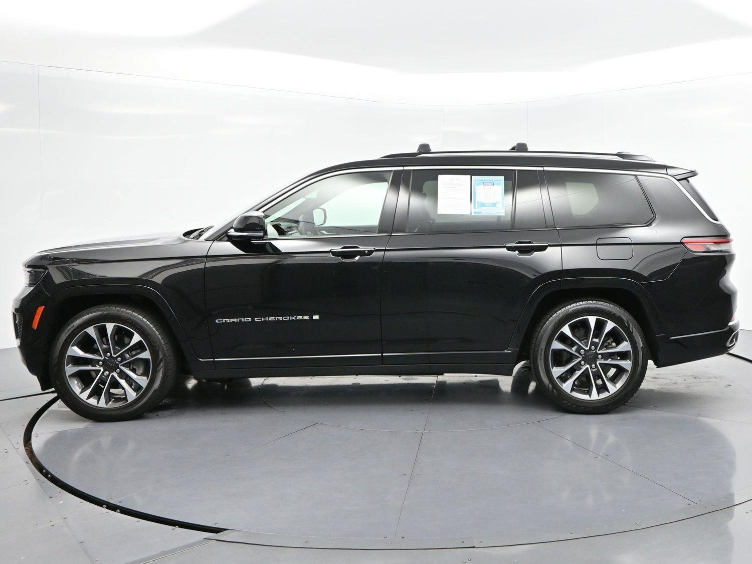 Used 2023 Diamond Black Crystal Pearlcoat Jeep Overland image 4