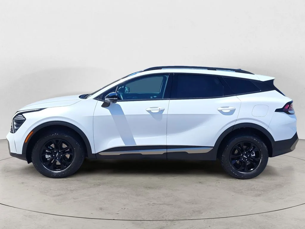 Used 2023 White Kia X-Pro Prestige image 8