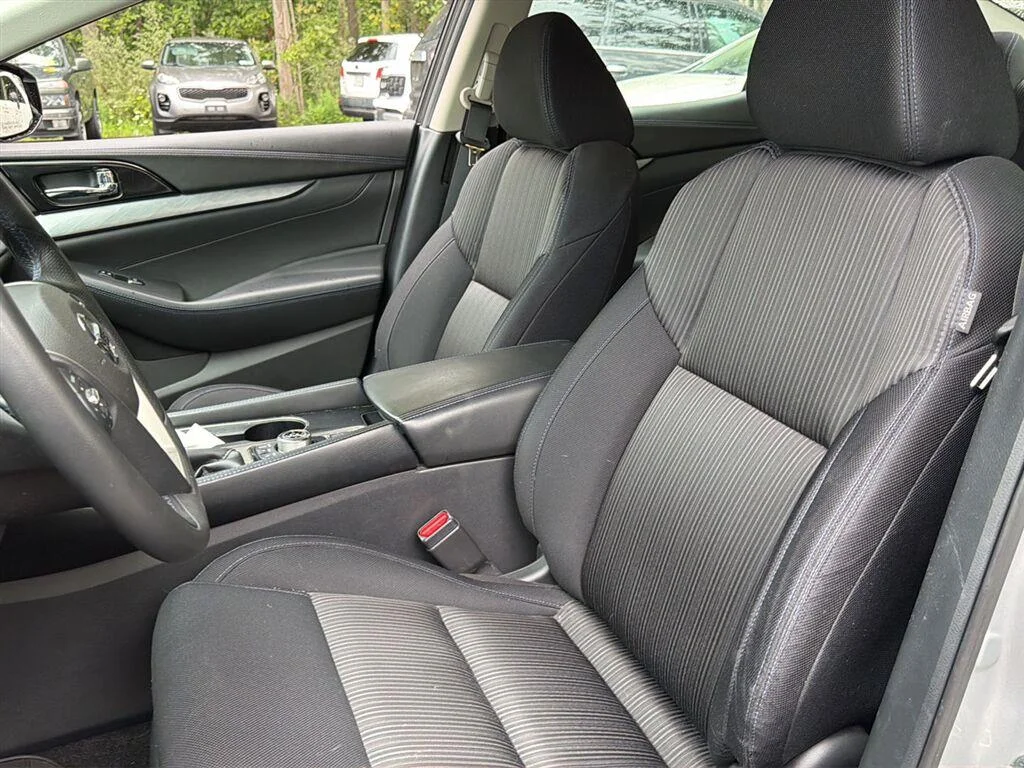 Used 2018 Brilliant Silver Nissan S image 14
