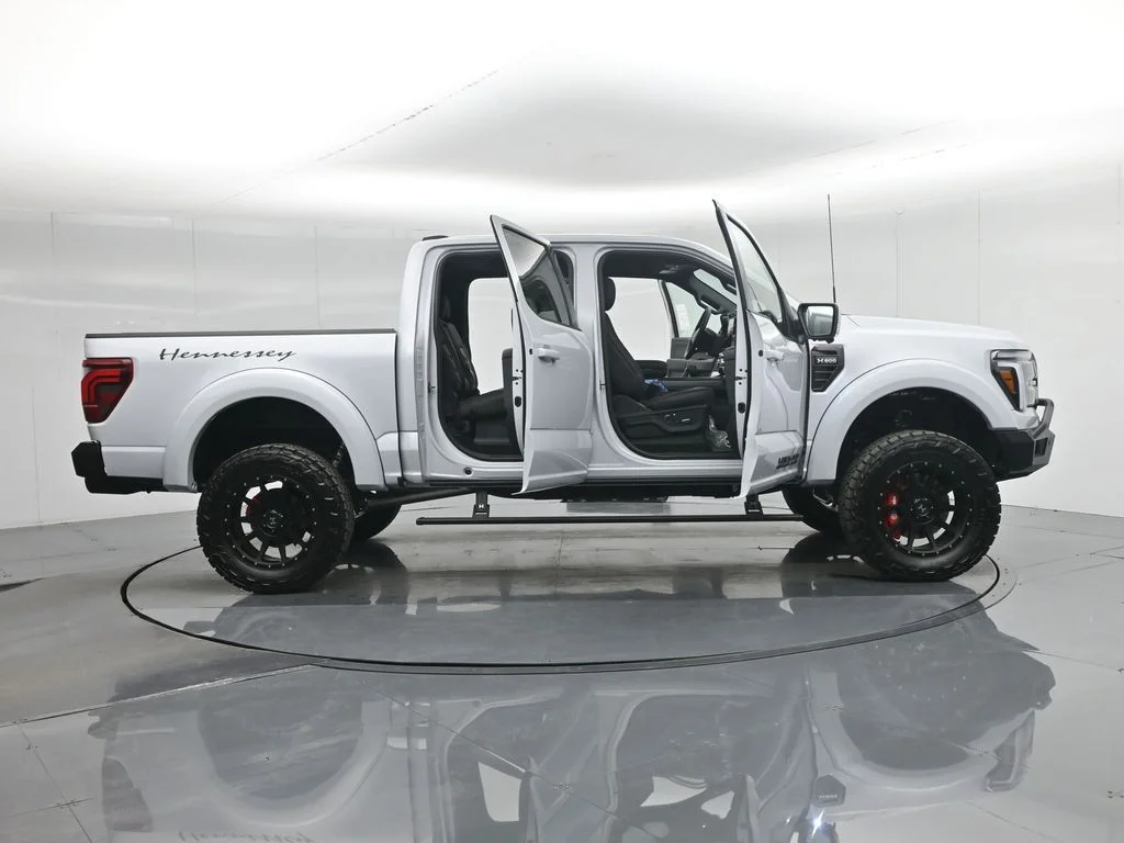 New 2025 Space White Metallic Ford Lariat image 4