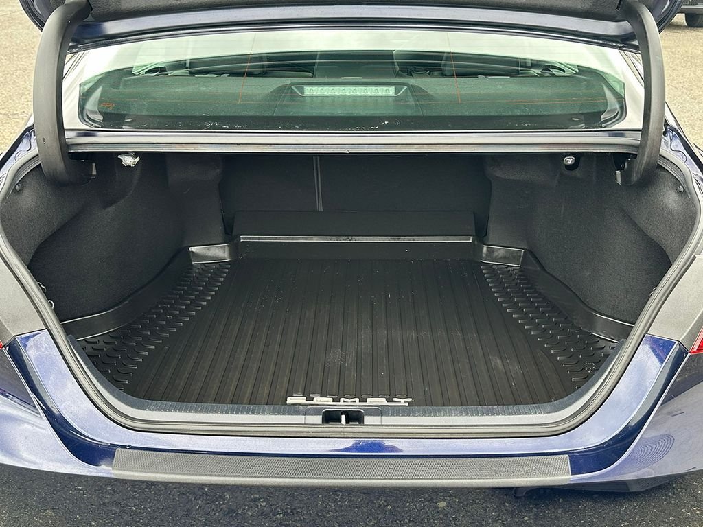 Used 2022  Toyota XSE image 5