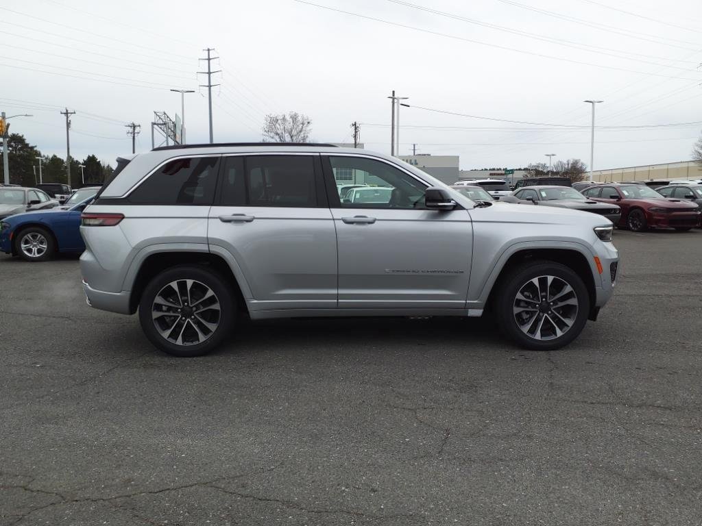 New 2024 Silver Zynith Exterior Paint Jeep Overland image 23