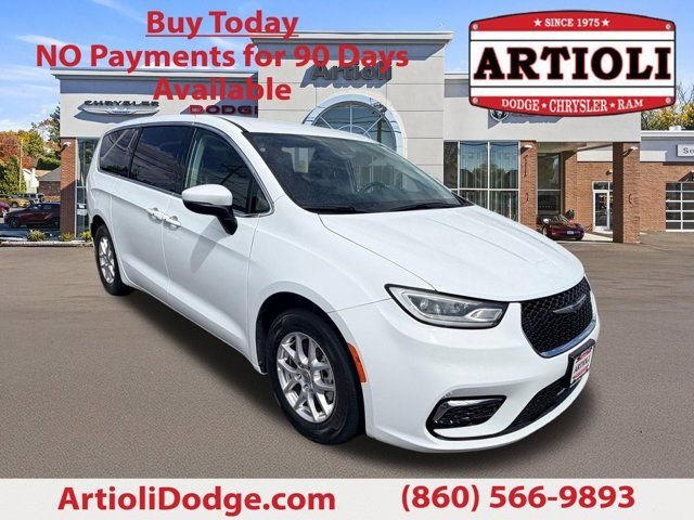 2023 Chrysler Pacifica Touring L's photo