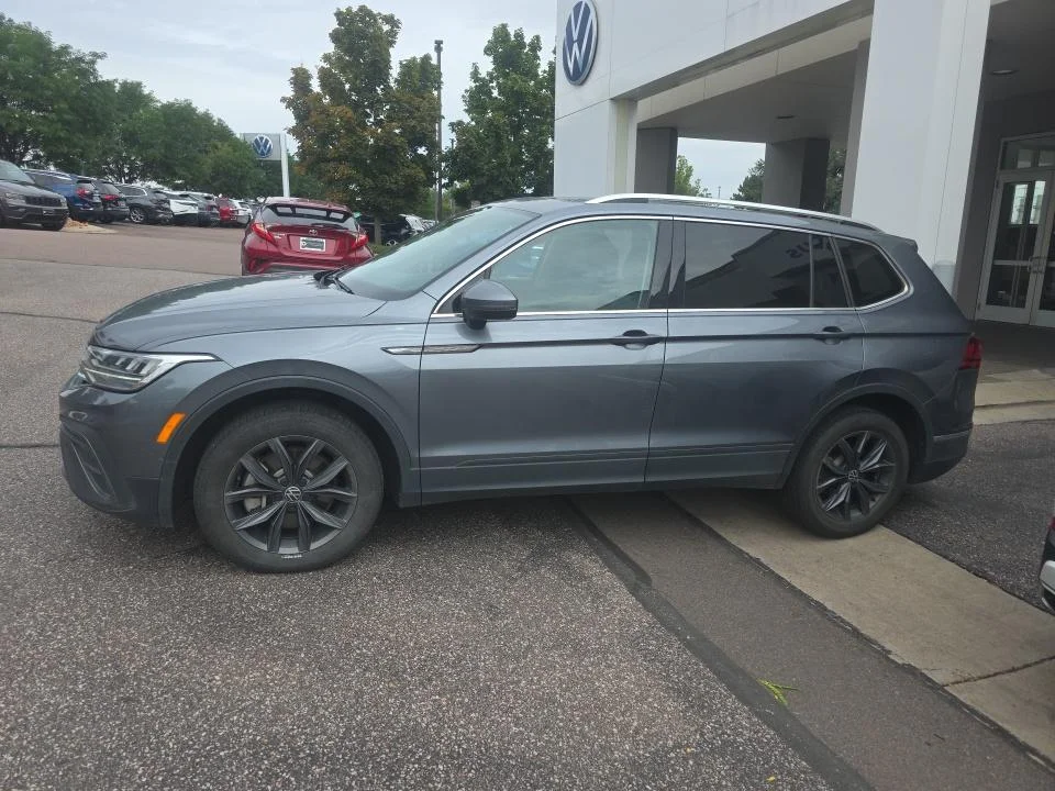 Used 2023 Platinum Gray Metallic Volkswagen SE image 17