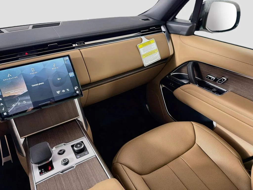 New 2027 Belgravia Green Land Rover SE image 25