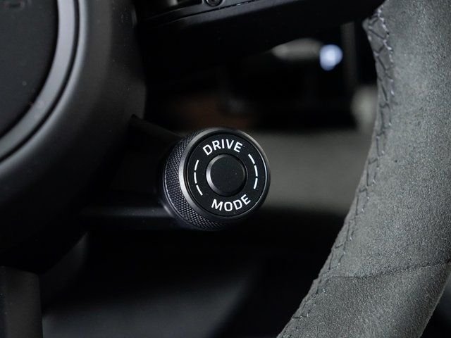 2025 Porsche Taycan GTS - Photo 18