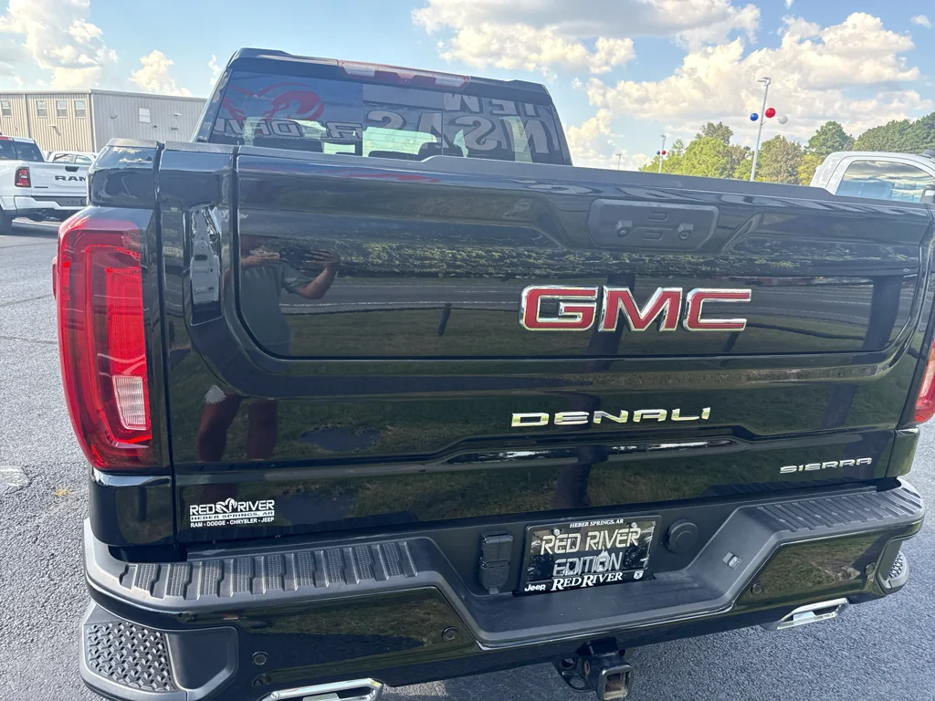 Used 2025 Onyx Black GMC Denali image 6