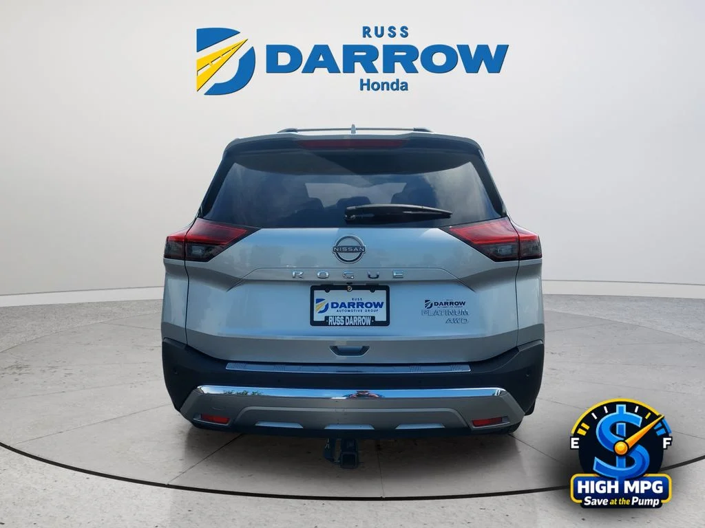 Used 2023 Silver Nissan Platinum image 4