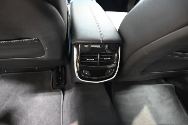 Used 2019 RADIANT SILVER METALLIC Cadillac Luxury image 25