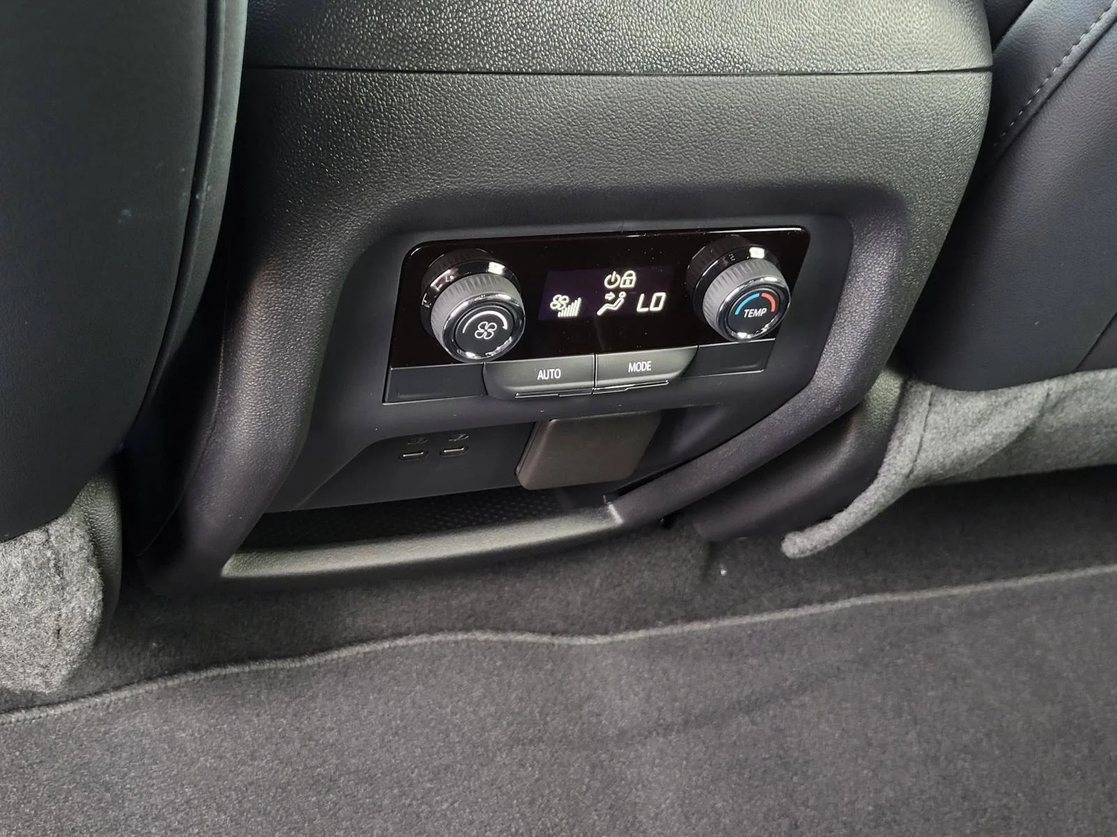 2027 Chevrolet Traverse LT - Photo 13