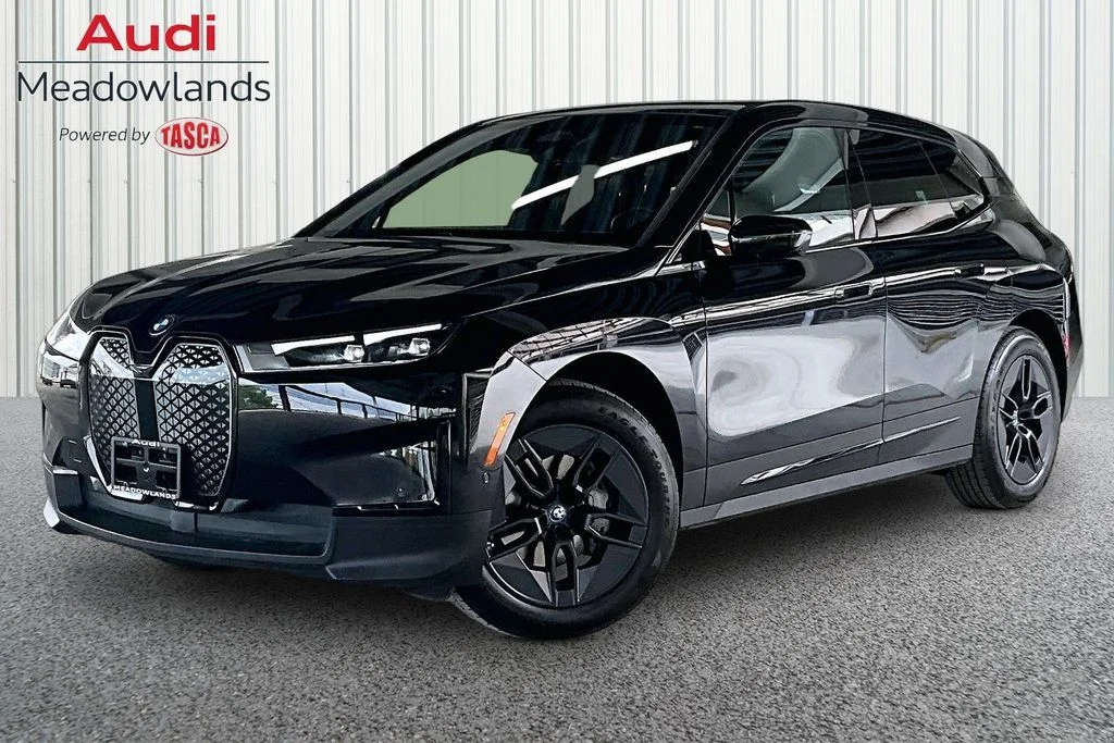 Used 2025 Black BMW xDrive50 image 1