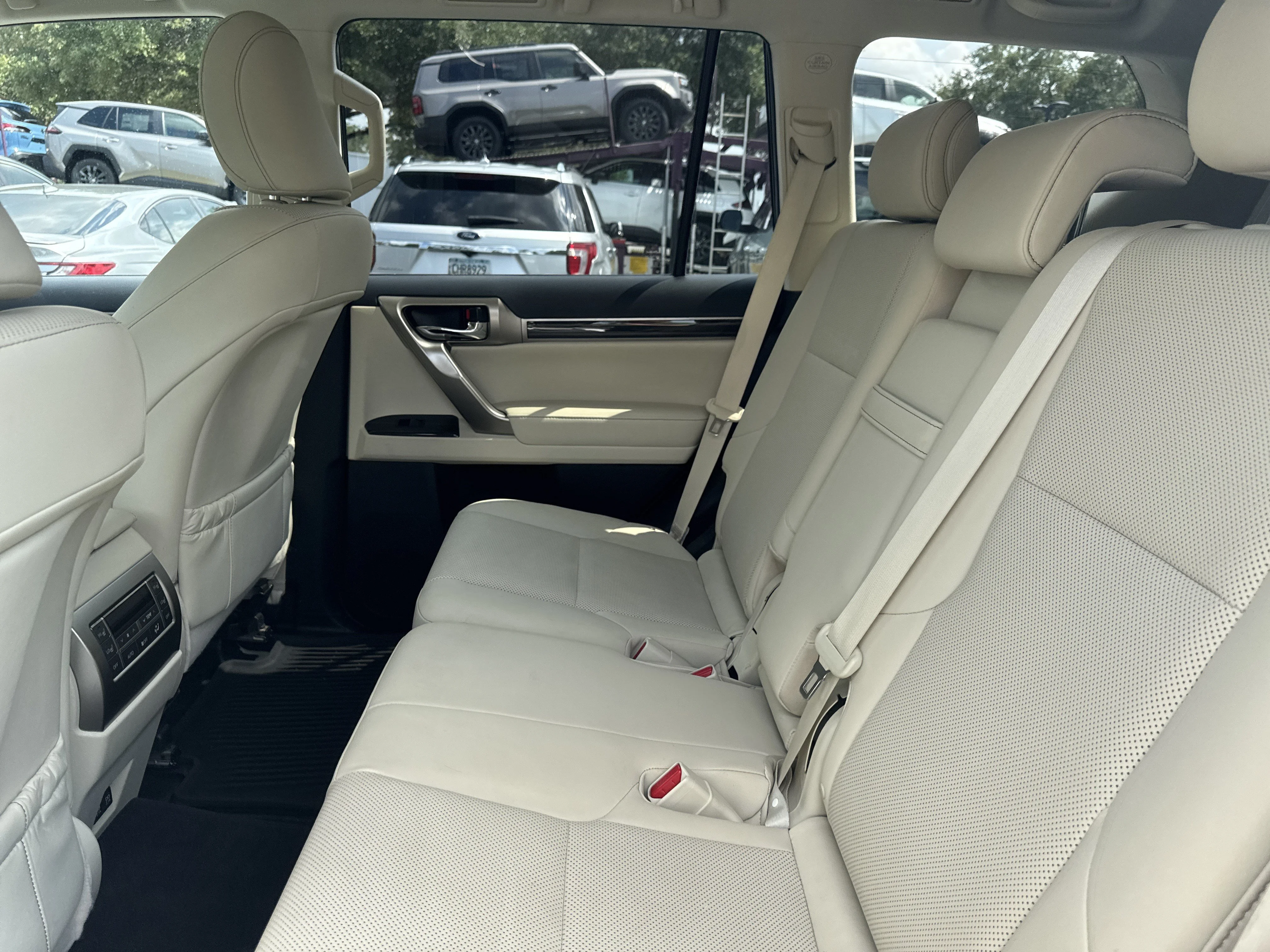 Used 2021 Starfire Pearl Lexus 460 image 24