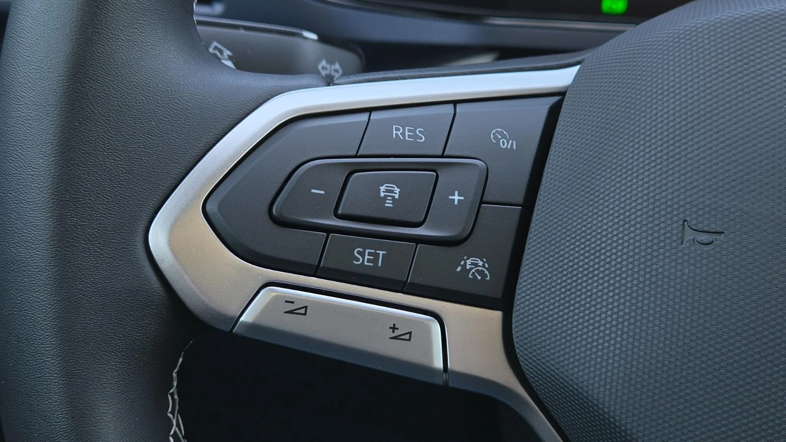 2024 Volkswagen Taos SE - Photo 28