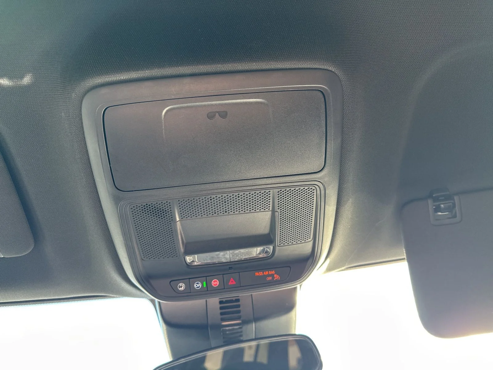 Used 2025 White GMC Elevation image 55