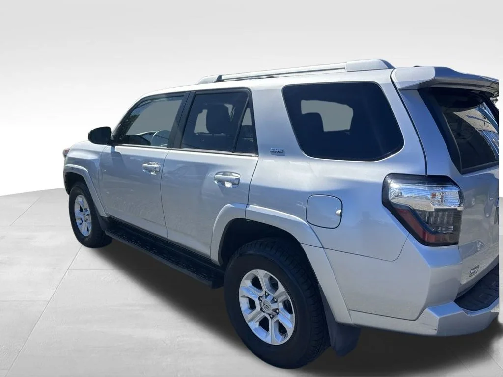 Used 2016 Silver Toyota SR5 image 3