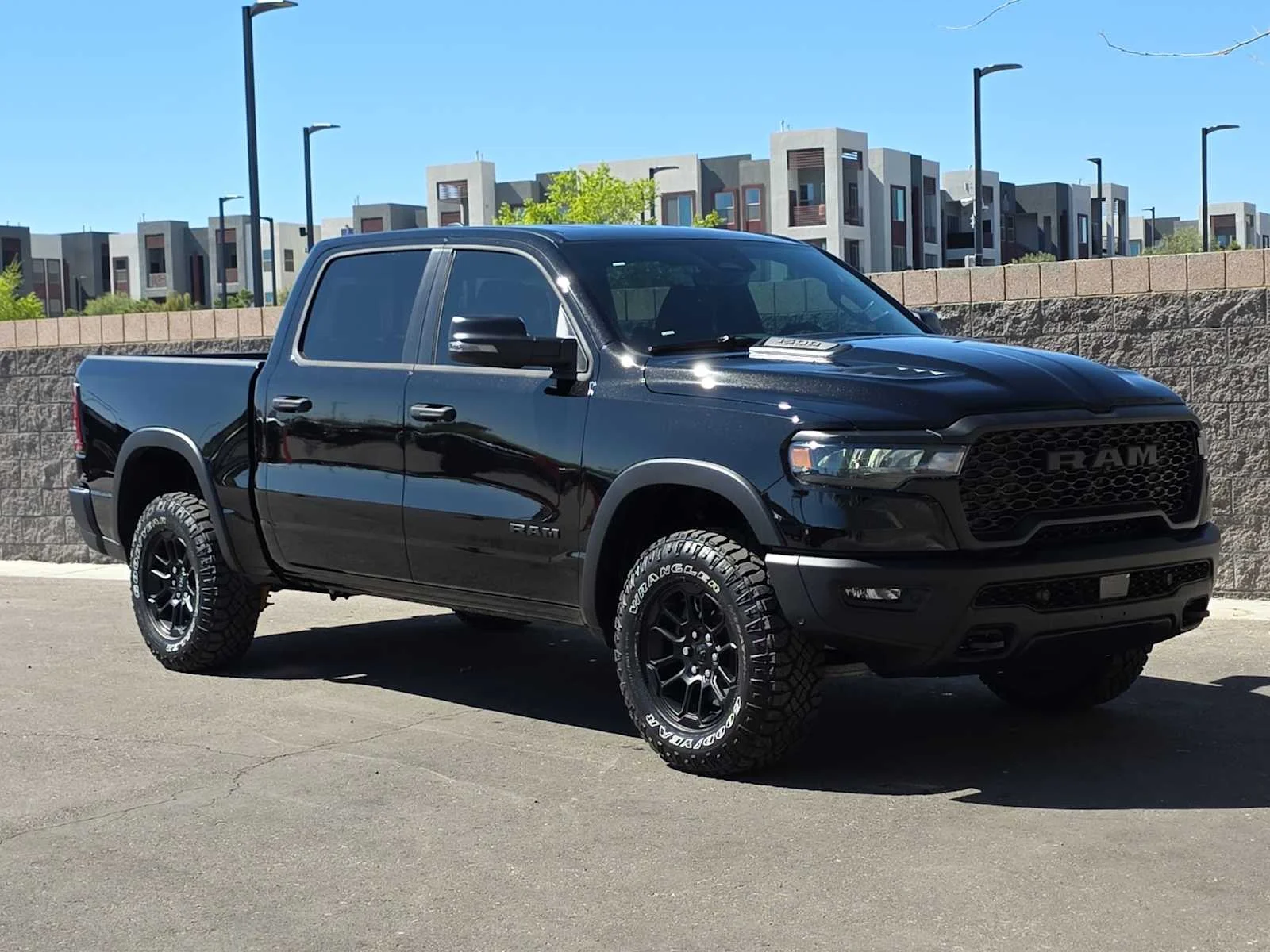 New 2026 Diamond Black Crystal Pearl-Coat Exterior Paint RAM Rebel image 3