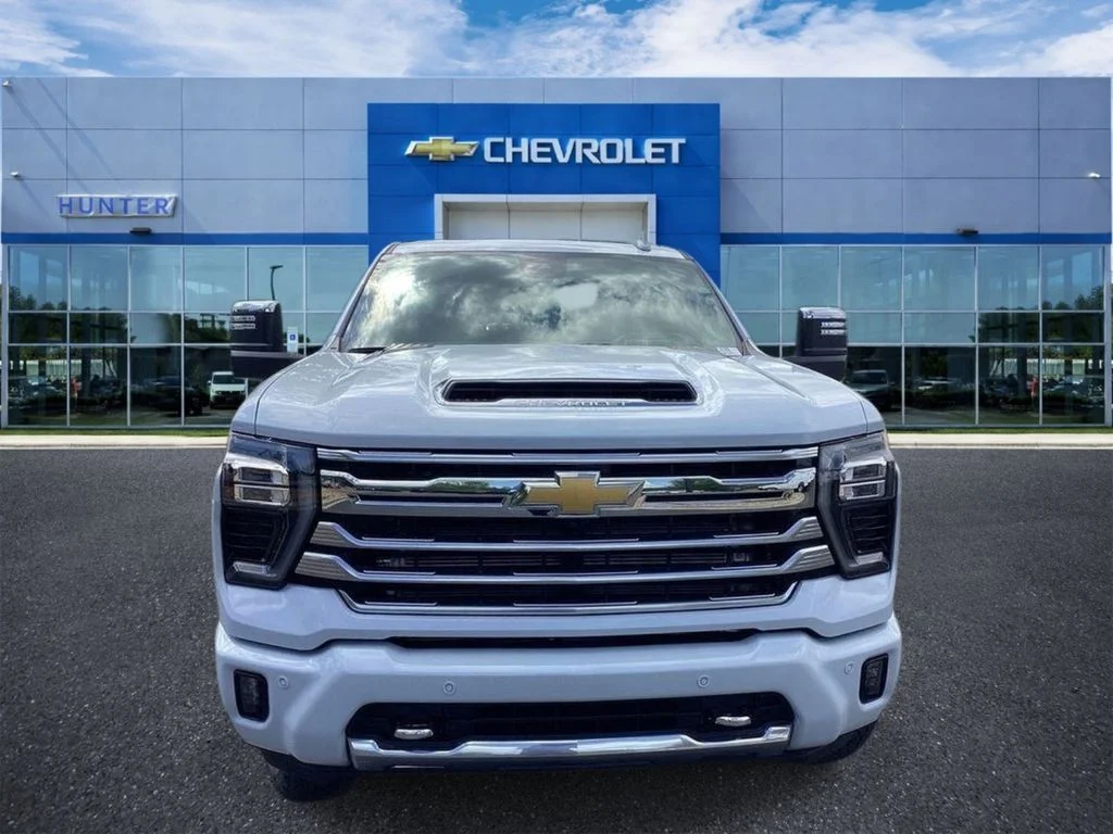 New 2026 Polar White Tricoat Chevrolet High Country image 5