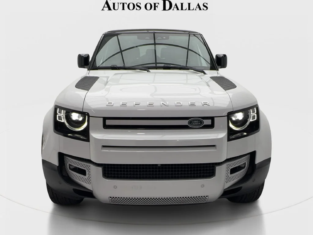 Used 2023 White Land Rover SE image 4
