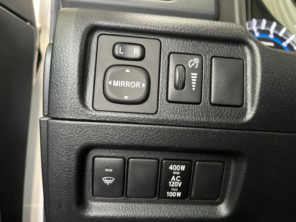 Used 2018 White Toyota SR5 Premium image 14