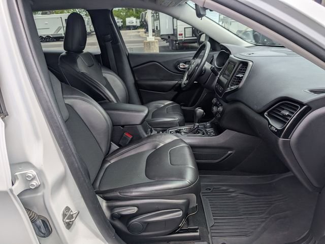 Used 2021 White Jeep Latitude Plus image 20