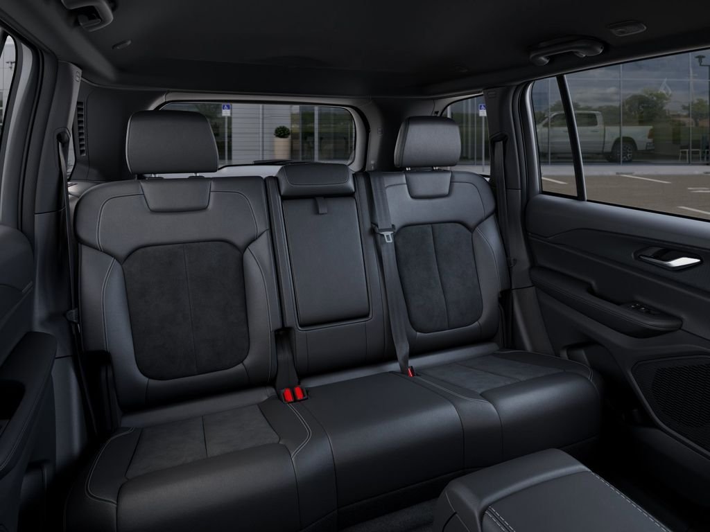 New 2025 Diamond Black Crystal Pearl-Coat Exterior Paint Jeep Altitude image 15