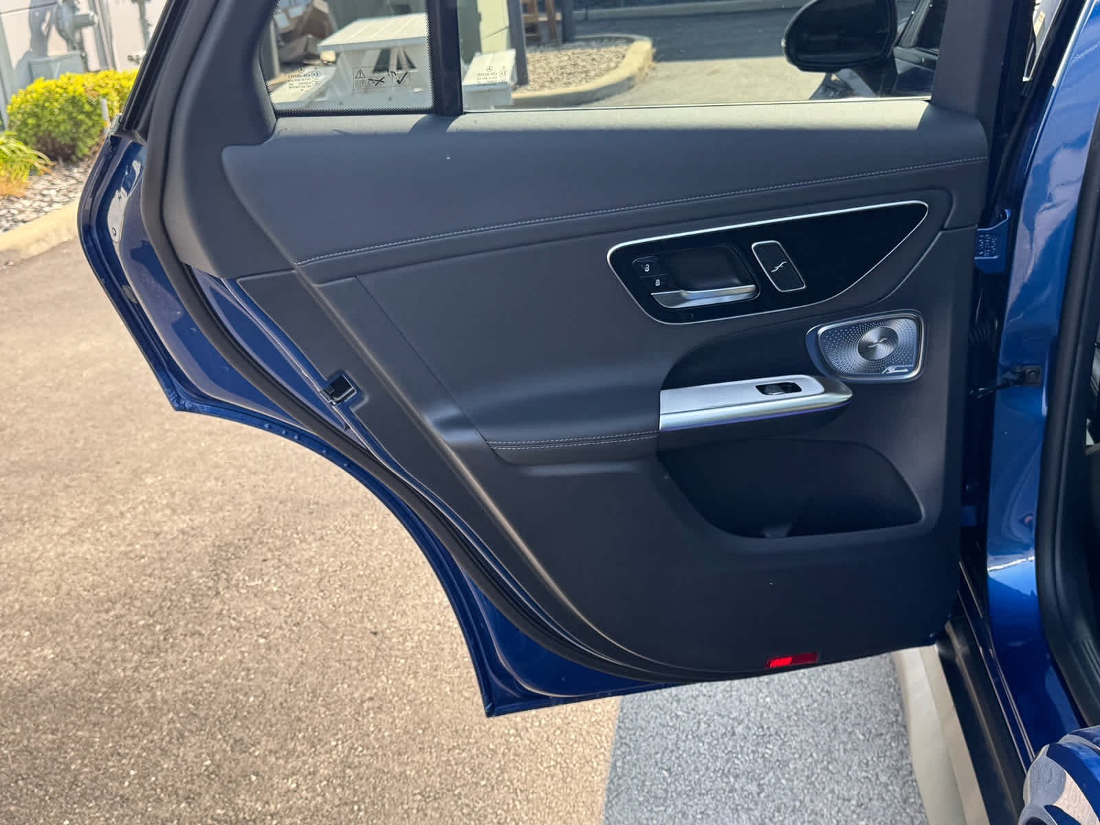 New 2027 Starling Blue Metallic Mercedes-Benz GLC 300 image 31