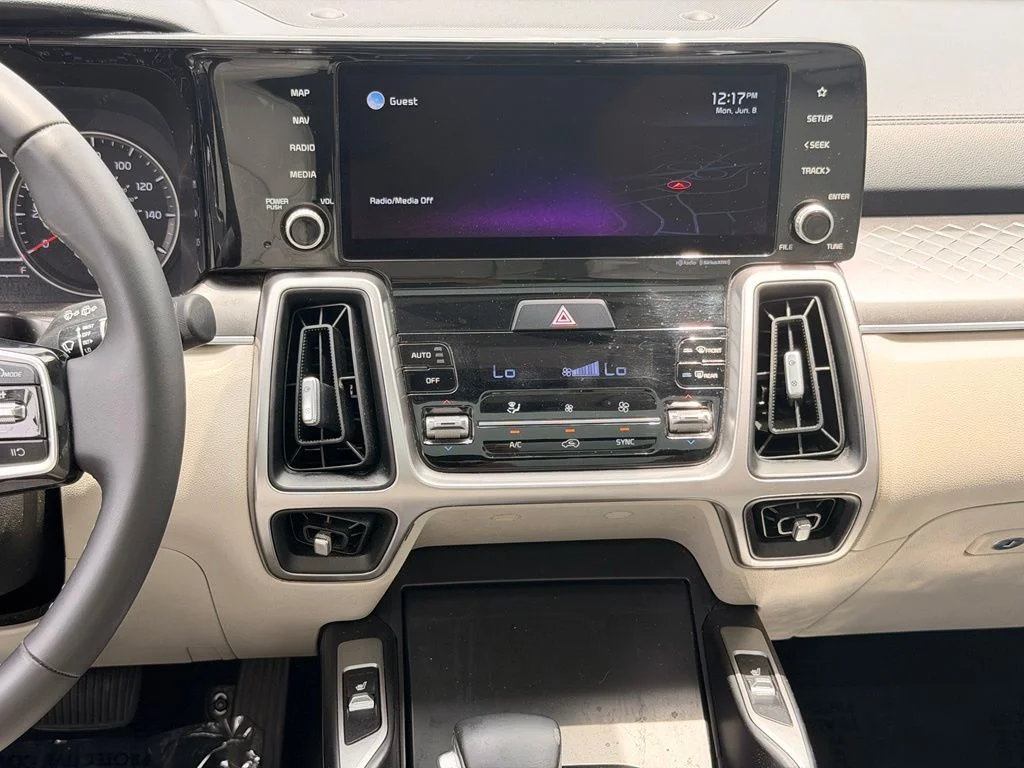 Used 2022 Silver Kia S image 18